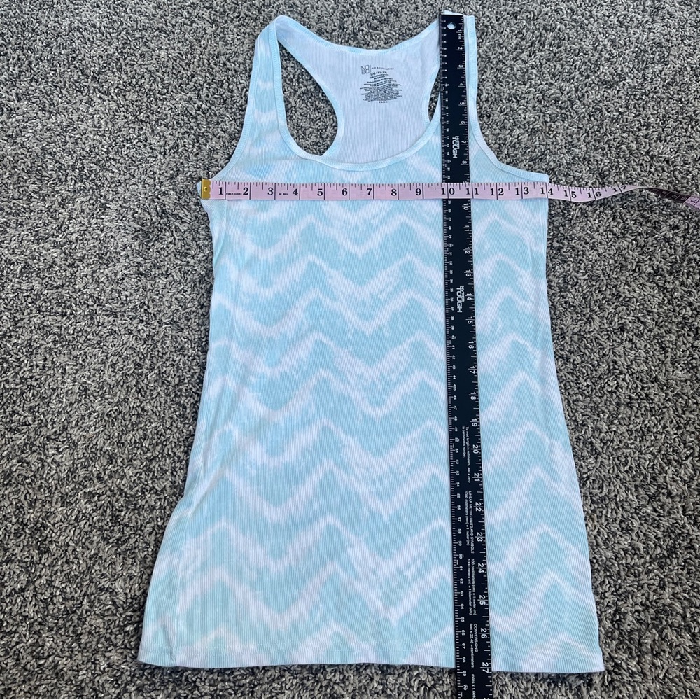Womens juniors tank top size Large 11–13 juniors see flaws